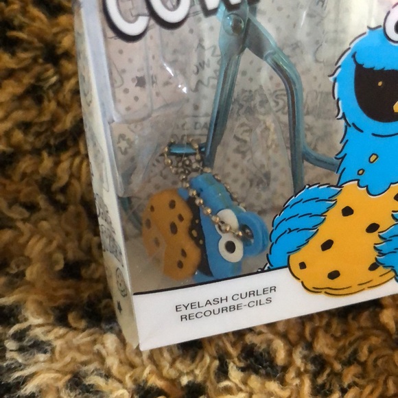 NWT Wet n wild cowabunga Cookie Monster eyelash curler and key chain 🍪 - Picture 4 of 5